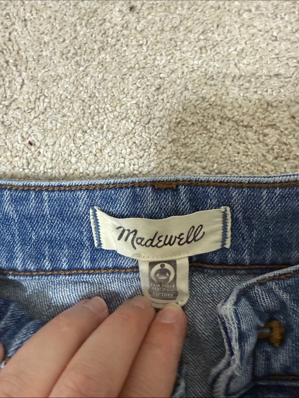 Madewell Curvy 90’s Straight Leg Jeans in Medium Blue Wash - Picture 2 of 8